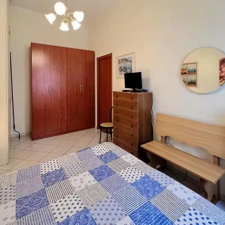 Bilocale Vicino Al Porto Διαμέρισμα *